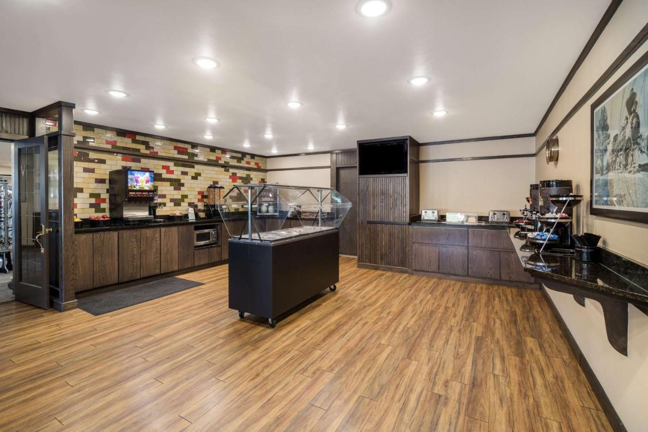Best Western Golden Spike Inn & Suites Hill City Exterior photo