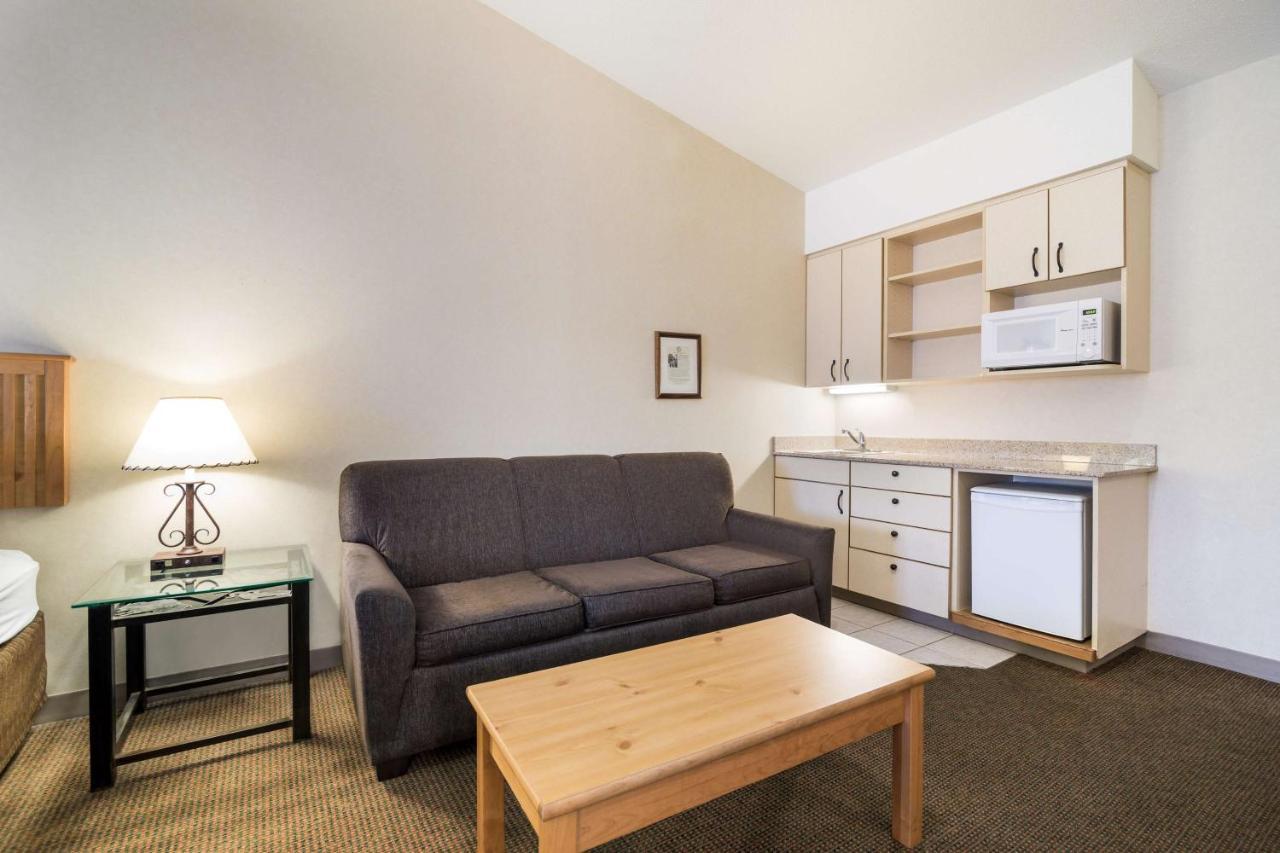 Best Western Golden Spike Inn & Suites Hill City Exterior photo
