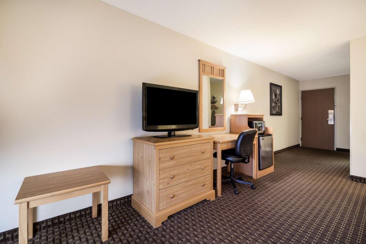Best Western Golden Spike Inn & Suites Hill City Exterior photo